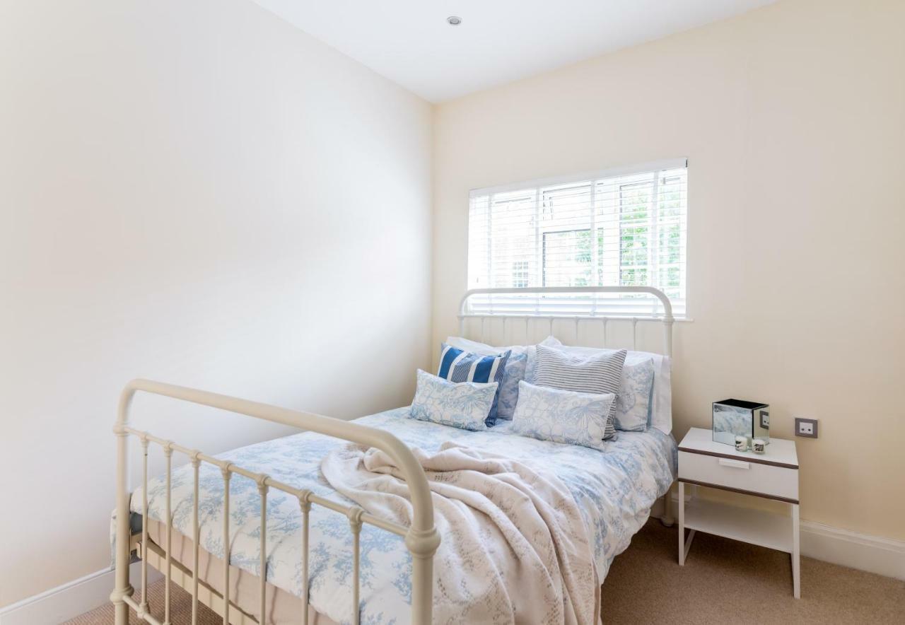 Logan Mews By Lime Street * Londra